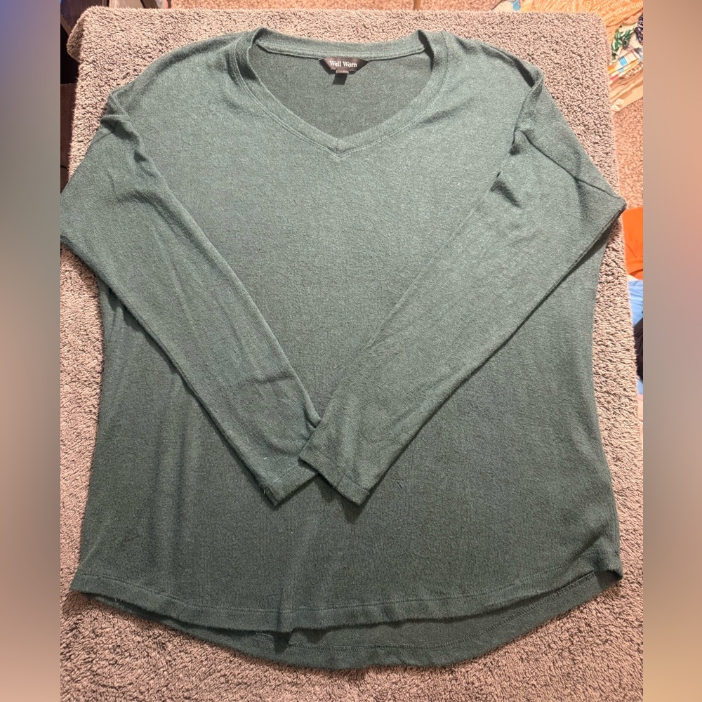 Well Worn Green V-Neck Long Sleeve Lighweight Sweater Top